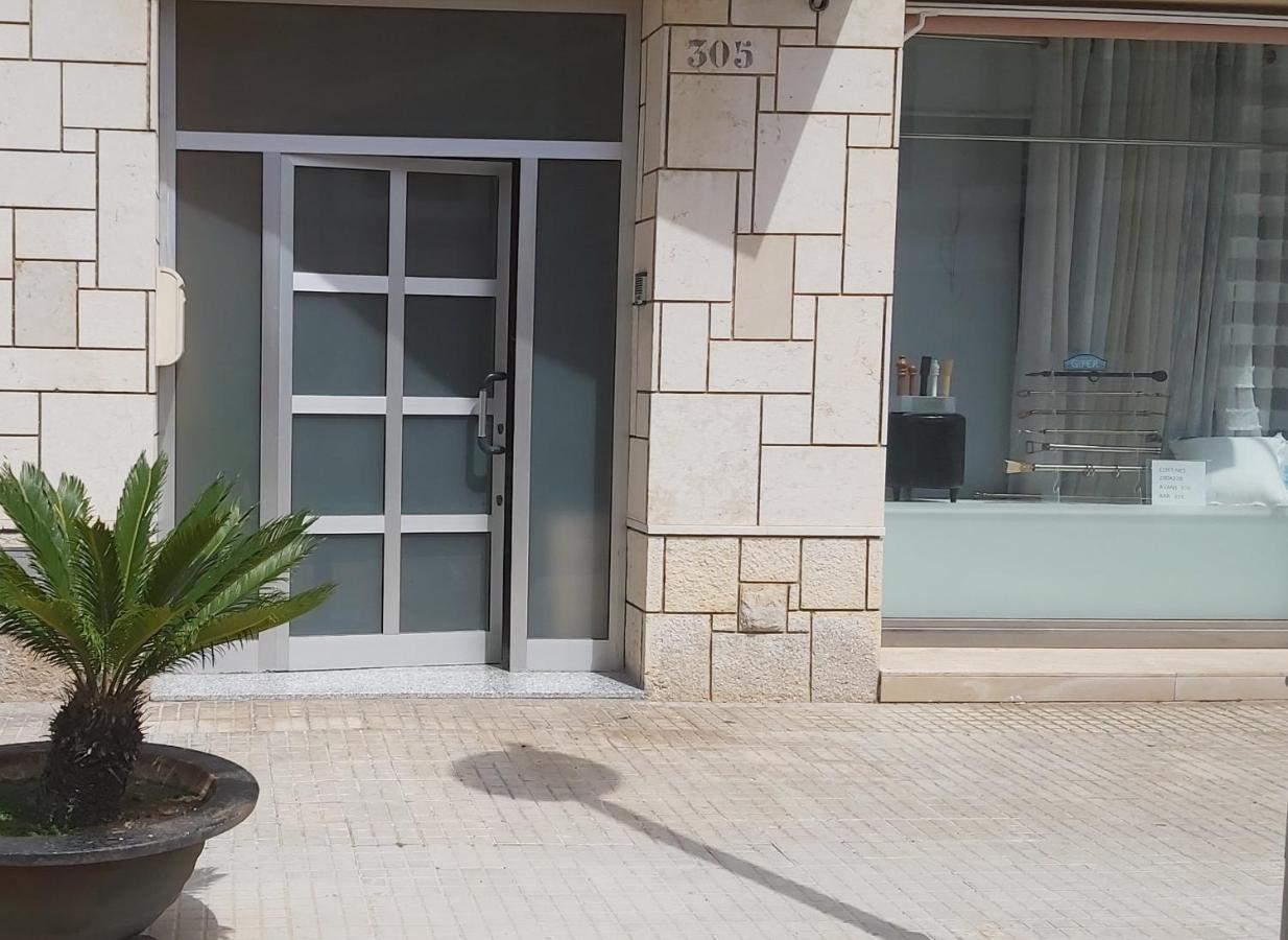 Comodo Apartamento Делтебре Екстериор снимка