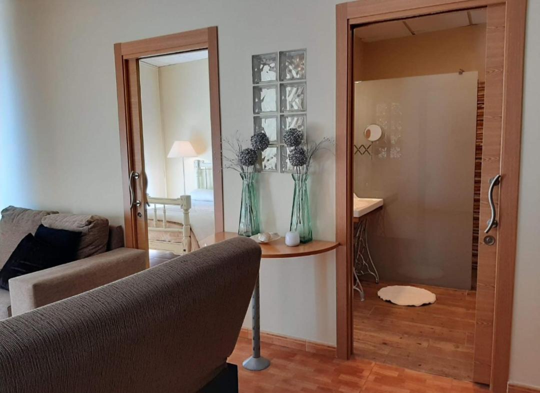 Comodo Apartamento Делтебре Екстериор снимка