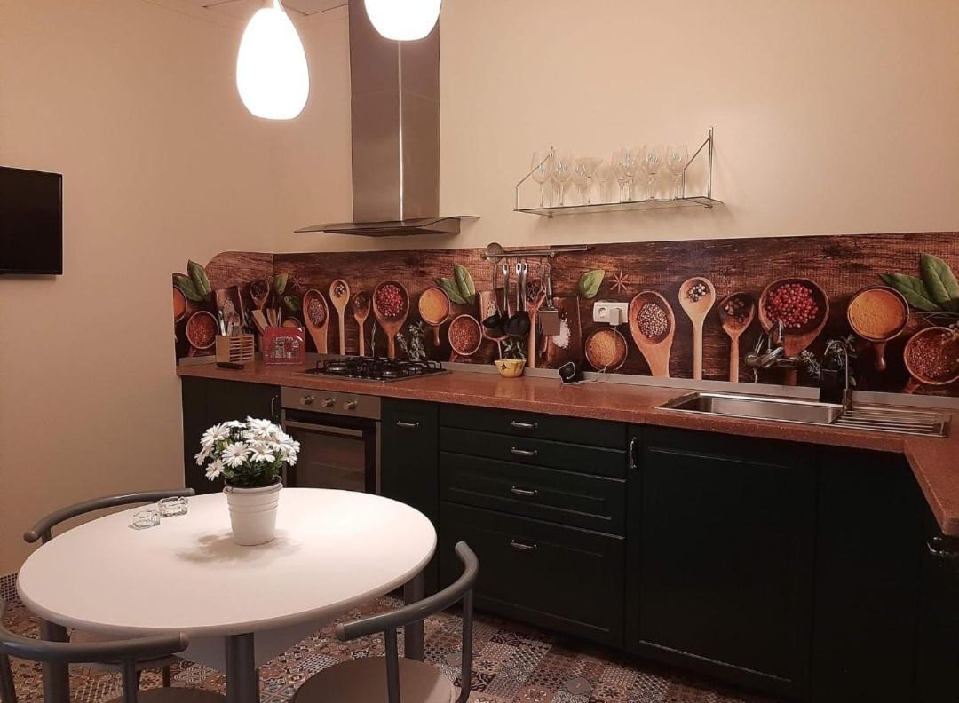 Comodo Apartamento Делтебре Екстериор снимка