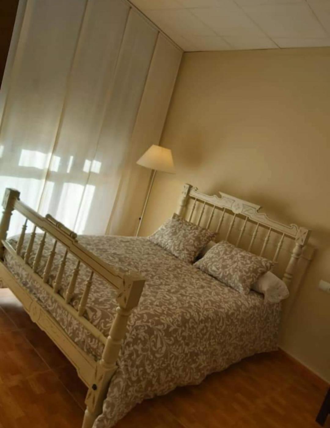 Comodo Apartamento Делтебре Екстериор снимка